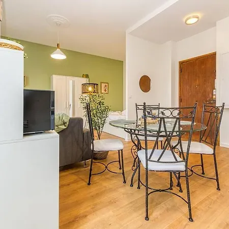 Appartement Entre Gare Et Centre-ville: Lit Double, Wifi