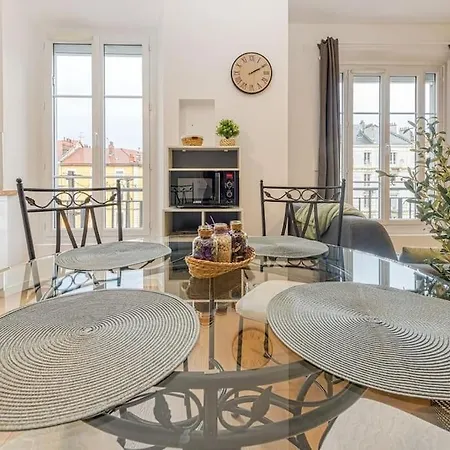 Appartement Entre Gare Et Centre-ville: Lit Double, Wifi Grenoble