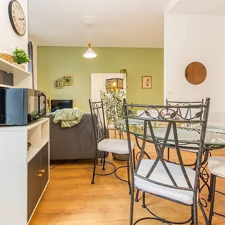 Appartement Entre Gare Et Centre-ville: Lit Double, Wifi *