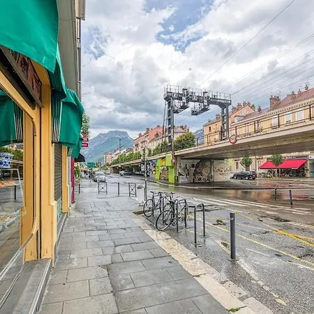 Entre Gare Et Centre-ville: Lit Double, Wifi Appartement *