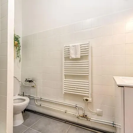 Entre Gare Et Centre-ville: Lit Double, Wifi Appartement