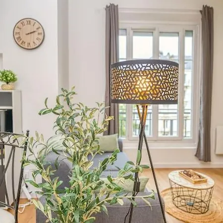 Entre Gare Et Centre-ville: Lit Double, Wifi * Grenoble